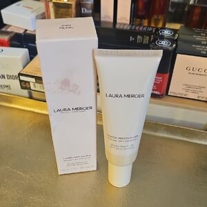 Laura Mercier Tinted Moisturizer in Soft Pearl 0w1 MSRP $50